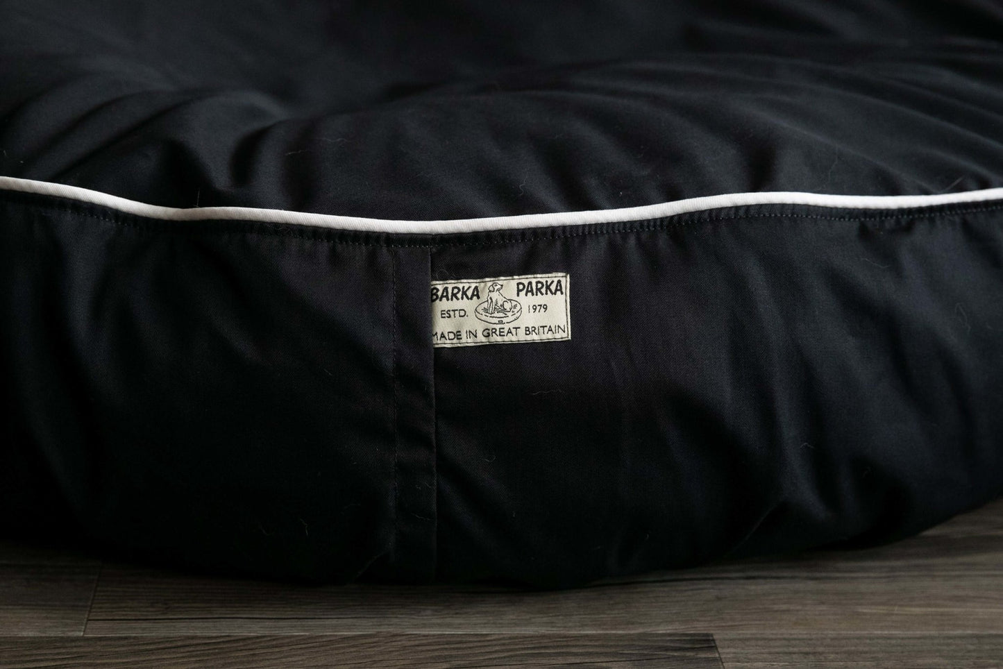 Barka Parka Dog bed black and cream piping - Barka Parka Dog Beds