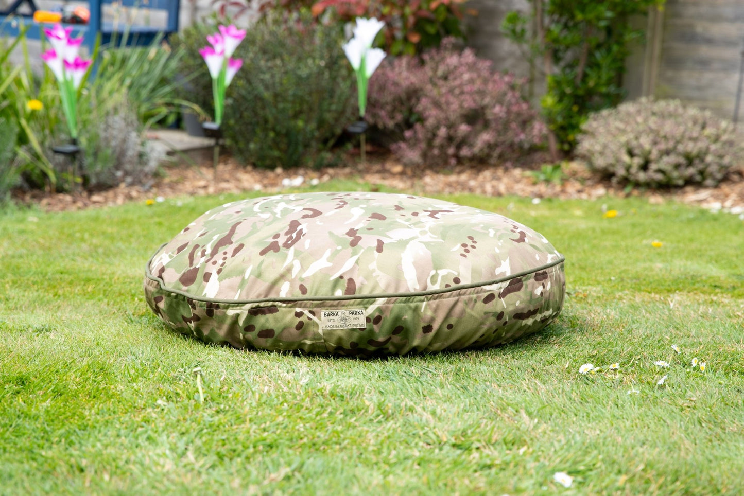 Barka Parka Dog Bed - Camo and olive piping - Barka Parka Dog Beds